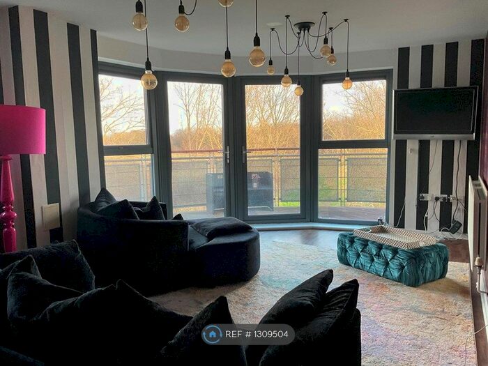 2 Bedroom Flat To Rent In Bush House, London SE18