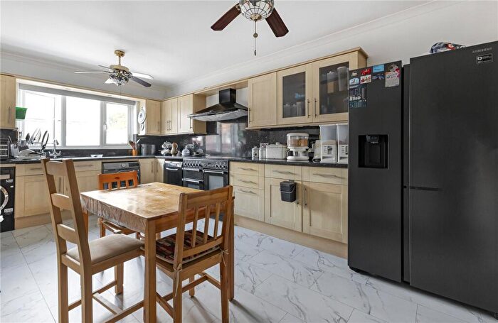 3 Bedroom End Of Terrace House For Sale In Napier Road, Gillingham, Kent, ME7