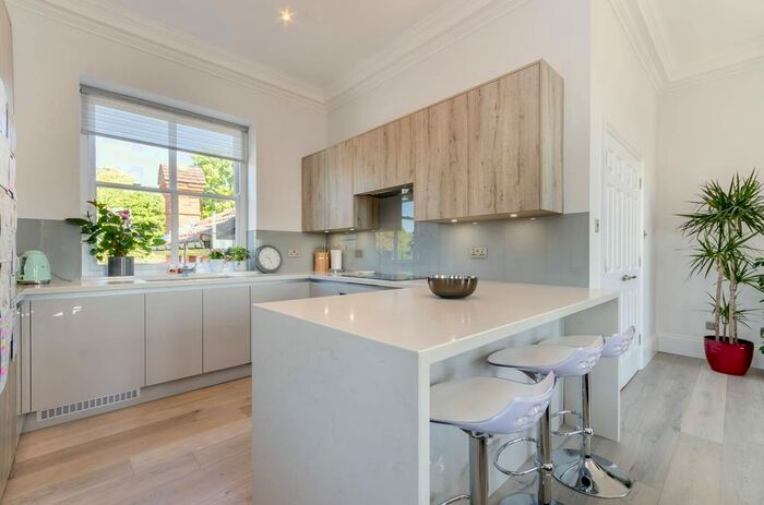 3 Bedroom Flat To Rent In The Downs, Wimbledon, London, SW20