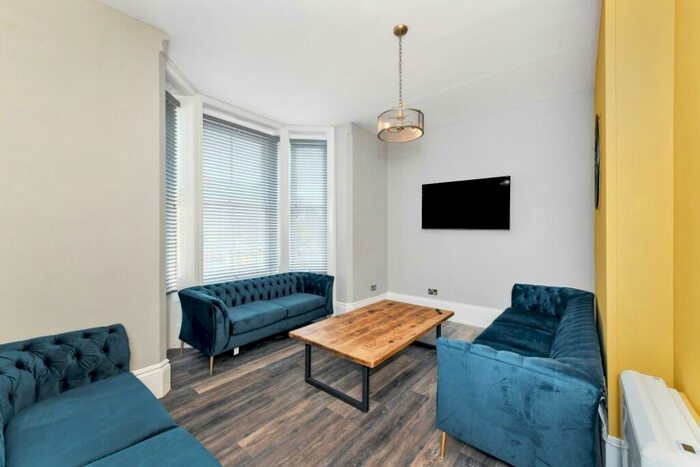 12 Bedroom Town House To Rent In Waverley Street, Arboretum, Nottingham, NG7