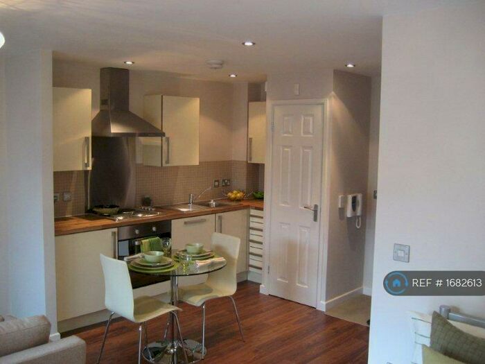 Studio To Rent In Staveley Road, Sheffield, S8