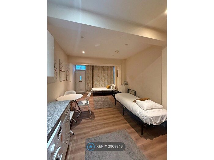 1 Bedroom Flat To Rent In Cavendish Place, Eastbourne, BN21