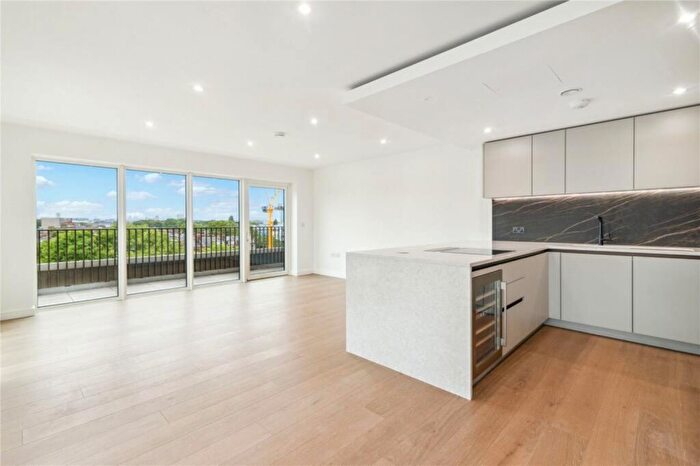 3 Bedroom Flat To Rent In Holland House, Fulham Reach, W6