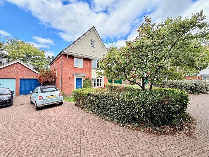 4 Bedroom Detached House For Sale In Crofton Grove, London, E4