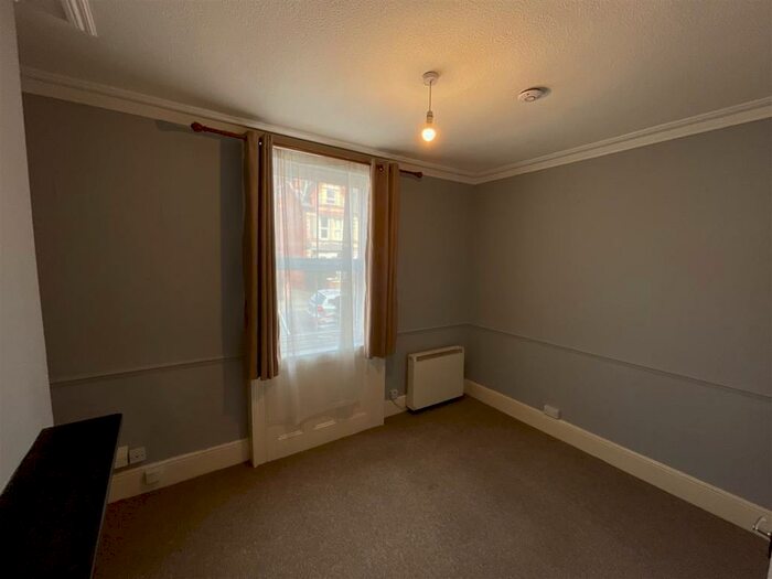 1 Bedroom Flat To Rent In South Street, Reading, Berkshire, RG1