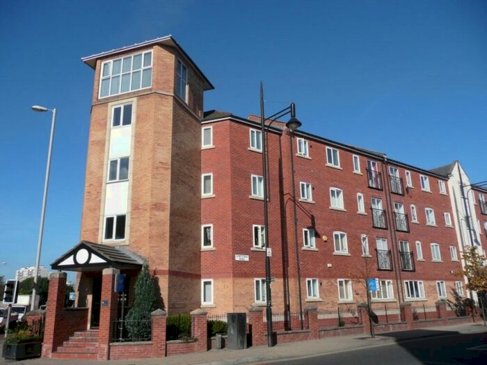 3 Bedroom Apartment To Rent In Stretford Road, Hulme, Manchester, M15