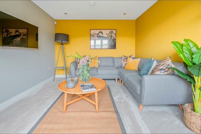 3 Bedroom Semi-Detached House For Sale In Woodfarm Cl, Dalry Rd, Kilwinning K, A13