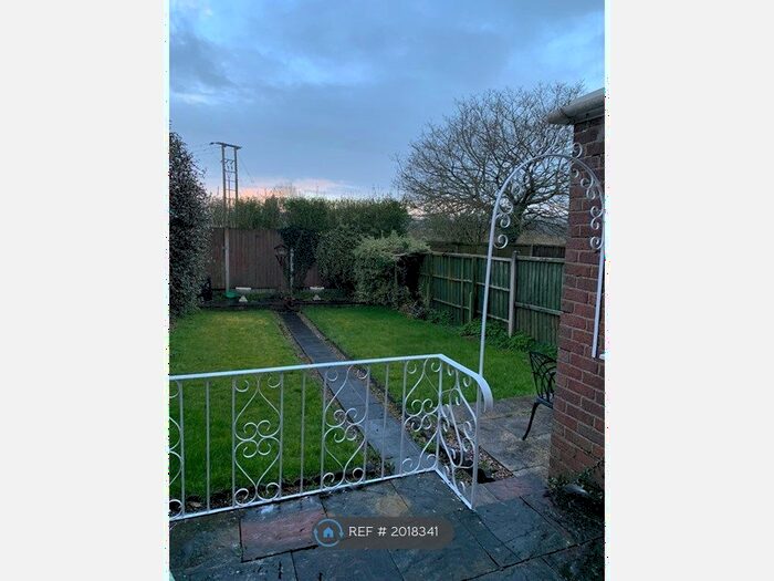 3 Bedroom Terraced House To Rent In Pinewood Crescent, Stoke-On-Trent, ST3