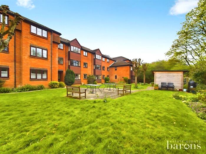 1 Bedroom Apartment For Sale In Oakfields, Lychpit, Basingstoke, Hampshire, RG24