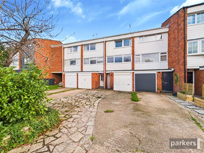 3 Bedroom Terraced House For Sale In Colleton Drive, Twyford, Reading, Berkshire, RG10