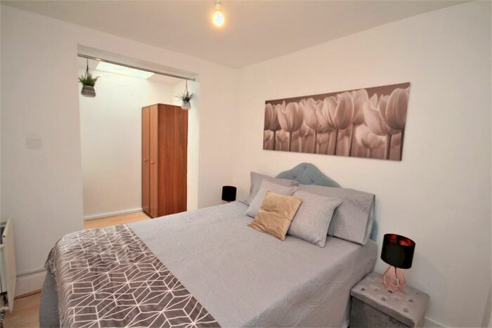 2 Bedroom Flat To Rent In Allen Road, Stoke Newington, London, N16