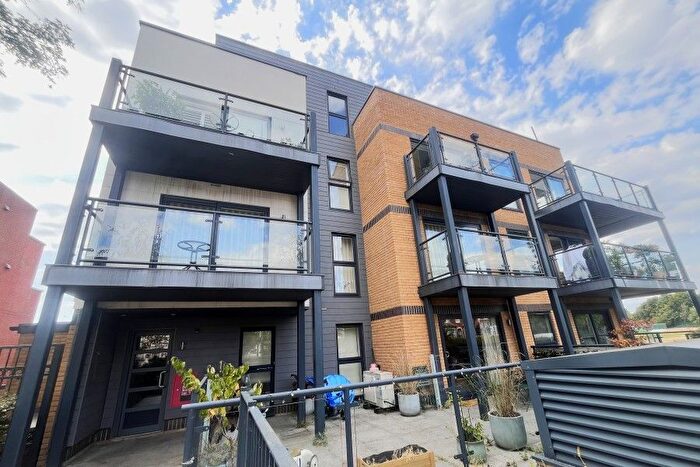 2 Bedroom Flat To Rent In Wharf Road, Guildford, GU1