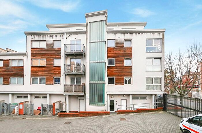 2 Bedroom Flat To Rent In Ambleside Close, Tottenham, London, N17