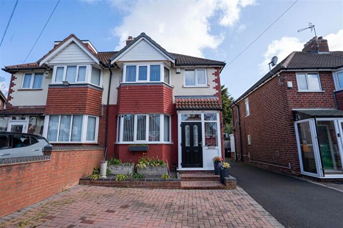 3 Bedroom Semi Detached House For Sale In Olton Croft, Birmingham, B27