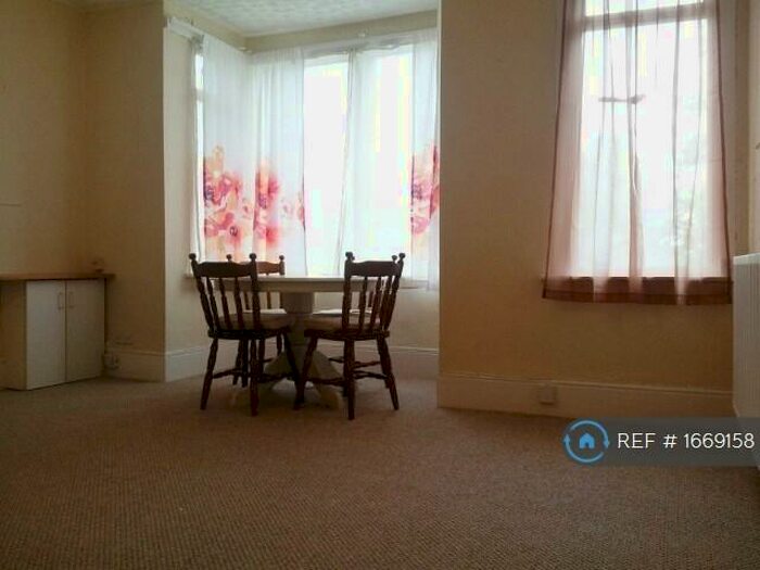 1 Bedroom Flat To Rent In Windmill Road, Gillingham, ME7