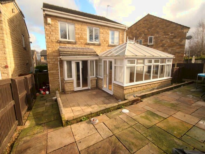 4 Bedroom House To Rent In Spinney Rise, BD4