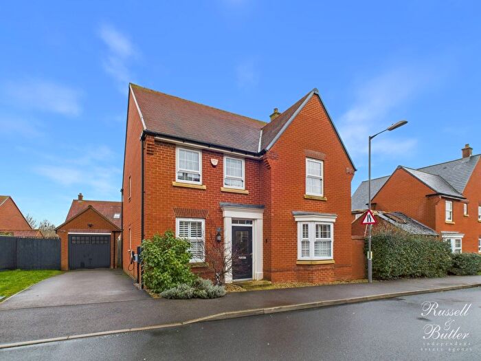 4 Bedroom Detached House For Sale In Threads Lane, Lace Hill, Buckingham, Buckinghamshire, MK18