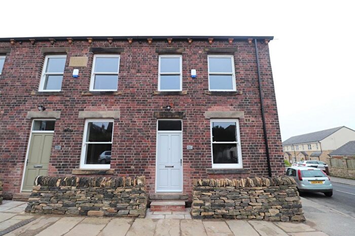 3 Bedroom Detached House To Rent In Carlisle Road, Pudsey, Uk, LS28