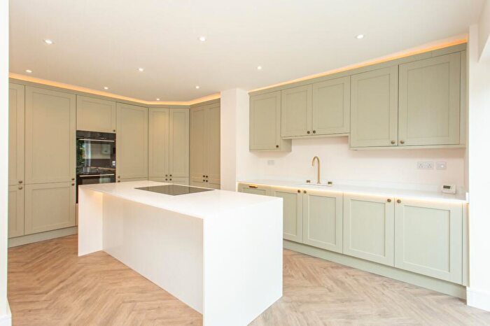 4 Bedroom Semi-Detached House For Sale In Ashford Road, Faversham, ME13