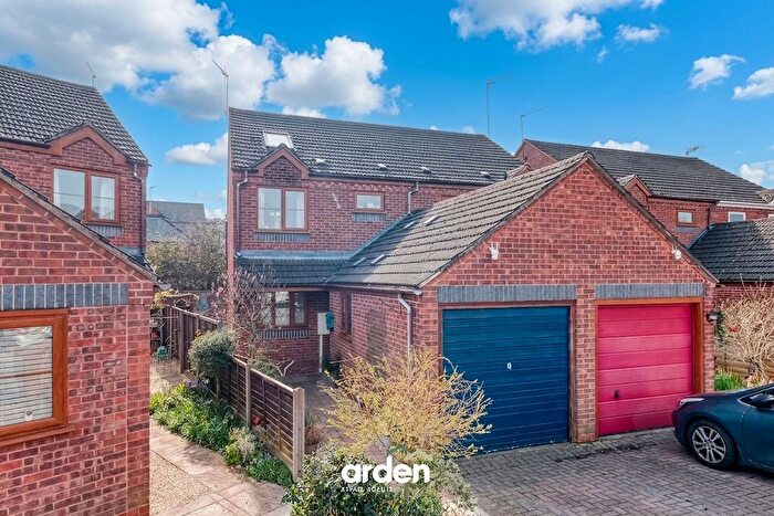 4 Bedroom Semi Detached House For Sale In Edward Close, Worcester, WR5