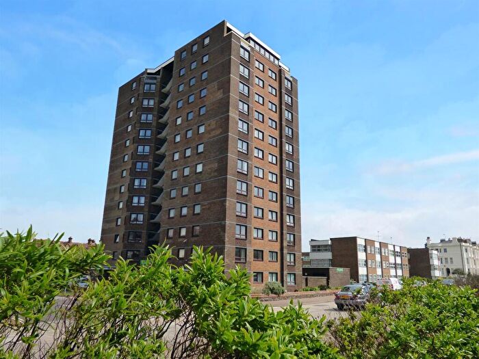 1 Bedroom Apartment To Rent In South Terrace, Littlehampton, BN17