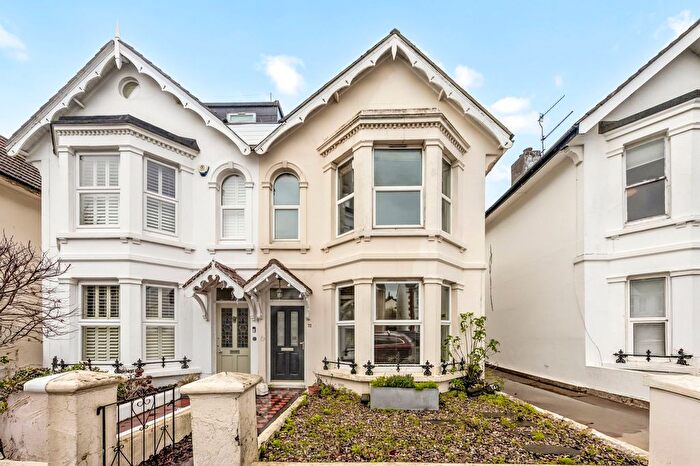 2 Bedroom Flat For Sale In St. Leonards Road, Hove, BN3