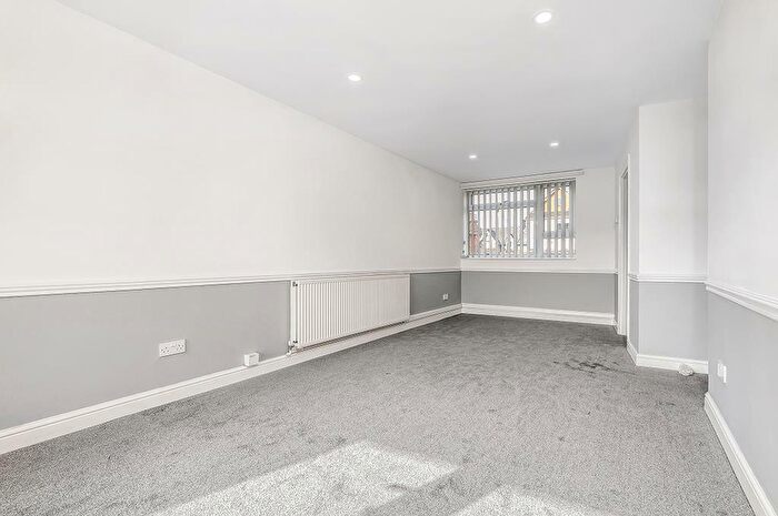 2 Bedroom Flat To Rent In Churchill Court, Wilton, SP2