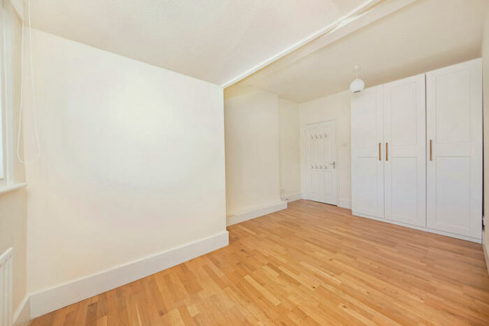 2 Bedroom Apartment To Rent In Thurlow Park Road, Dulwich, London, SE21