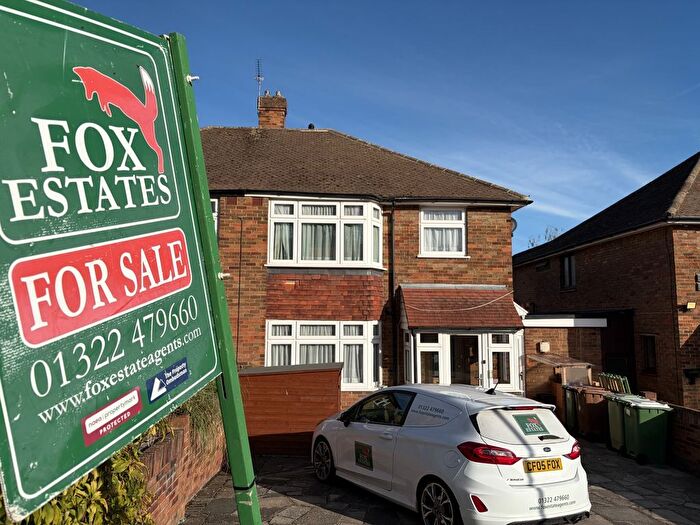 3 Bedroom Semi-Detached House For Sale In Rye Close, Bexley, DA5