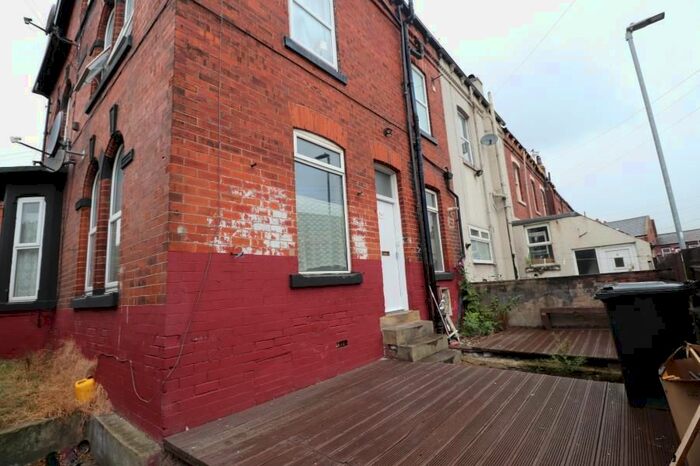 1 Bedroom Flat To Rent In Flat, Barden Grove, Armley, Leeds, LS12