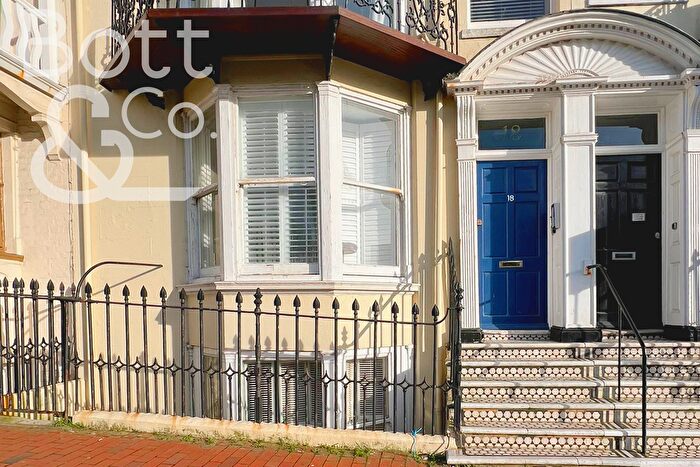 1 Bedroom Flat For Sale In New Steine, Brighton, BN2