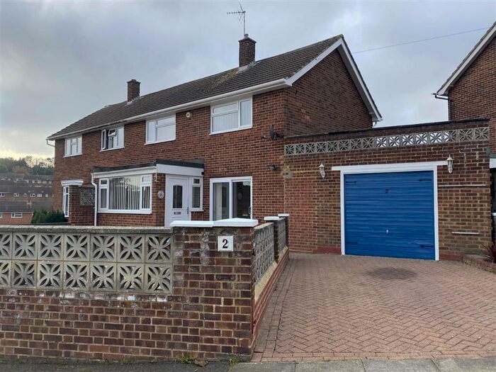 3 Bedroom Semi-Detached House To Rent In Albatross Avenue, Strood, Rochester ME2