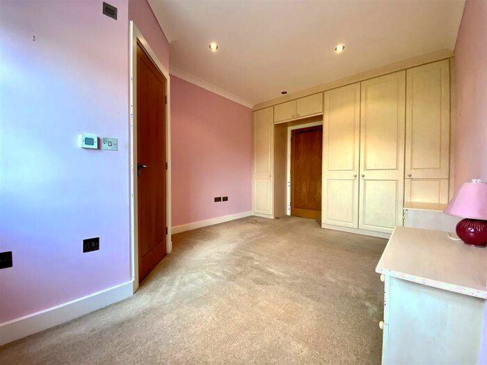 2 Bedroom Flat For Sale In Church Tower View, Huddersfield, HD3