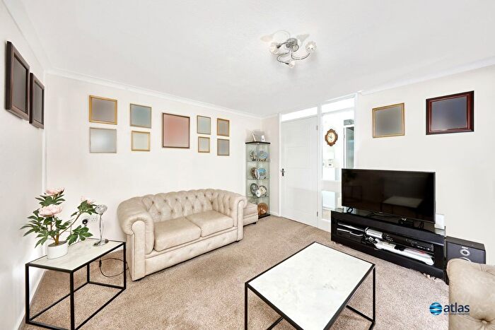 2 Bedroom Flat For Sale In Cavell Close, Woolton, L25