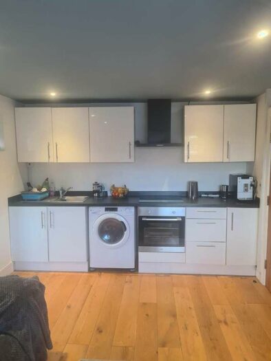 1 Bedroom Flat To Rent In Meadow Close, Purley, CR8