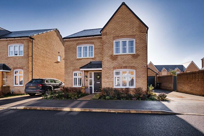 4 Bedroom Detached House For Sale In Bowles Avenue, Minster Lovell, OX29