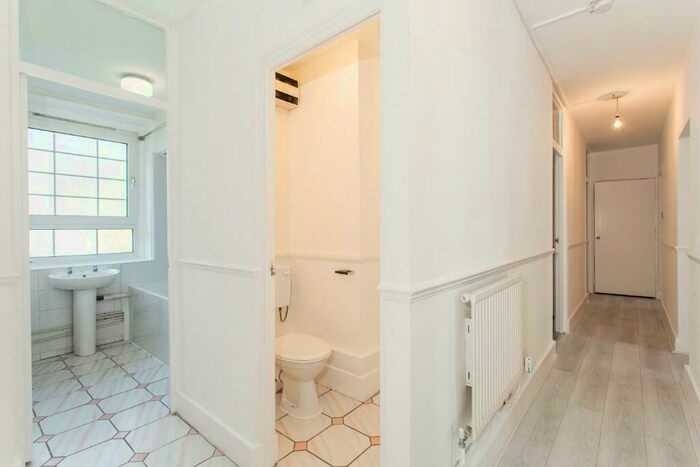 3 Bedroom Flat To Rent In Globe Road, London, E2