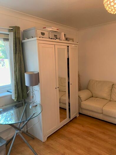 Studio To Rent In Laburnum Grove, London N21