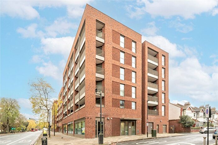 2 Bedroom Flat To Rent In Sudbourne Road, London, SW2