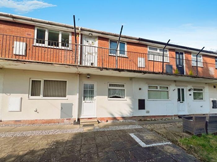 2 Bedroom Flat To Rent In Alexandria Drive, Westhoughton, Bolton, BL5