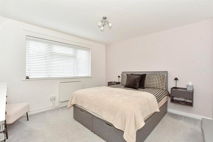 2 Bedroom Flat For Sale In London Road, Horndean, Waterlooville, Hampshire, PO8