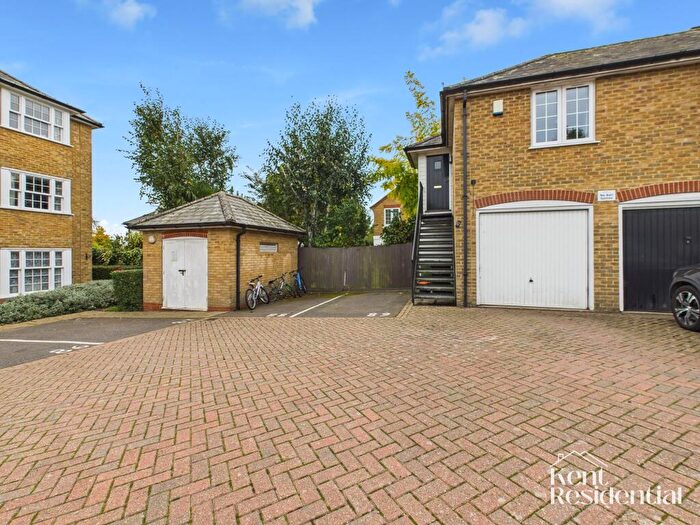 2 Bedroom Flat To Rent In Fennel Close, Maidstone, ME16