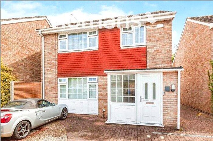 4 Bedroom Detached House For Sale In Gallys Road, Windsor, SL4