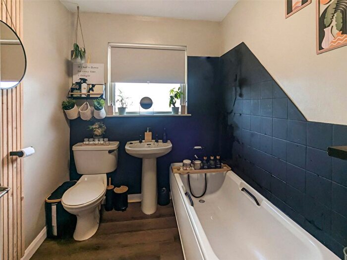 2 Bedroom Bungalow For Sale In Newton Abbot, Devon, TQ12