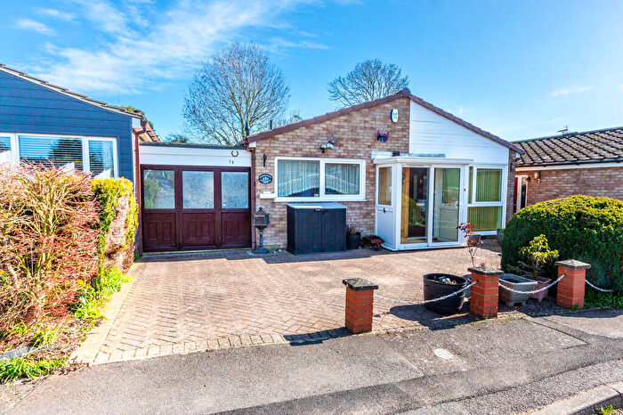 2 Bedroom Detached Bungalow For Sale In Firdale Avenue, Rushden, NN10