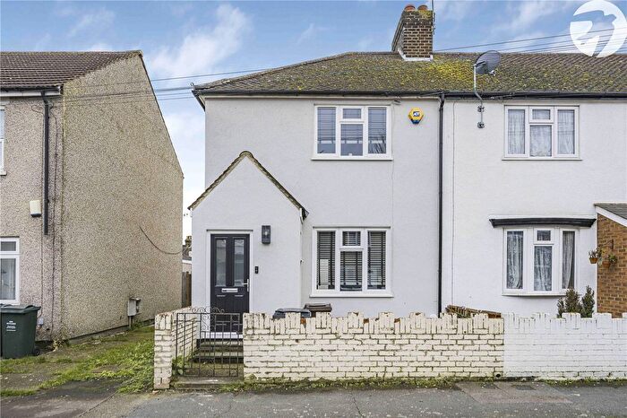 3 Bedroom End Terrace House For Sale In Eglinton Road, Swanscombe, Kent, DA10