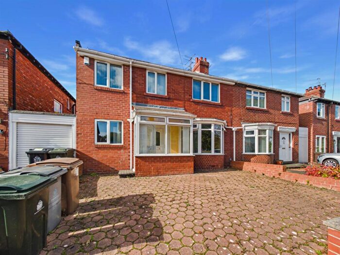 3 Bedroom Semi-Detached House For Sale In Holmwood Avenue, Whitley Bay, NE25