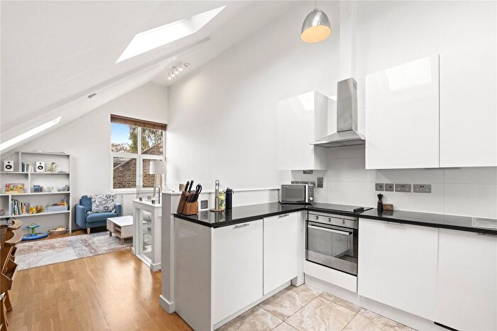 2 Bedroom Flat For Sale In Prescott Place, London, SW4