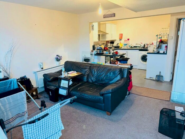 1 Bedroom Flat To Rent In Hitchin Road, Luton, Bedfordshire, LU2