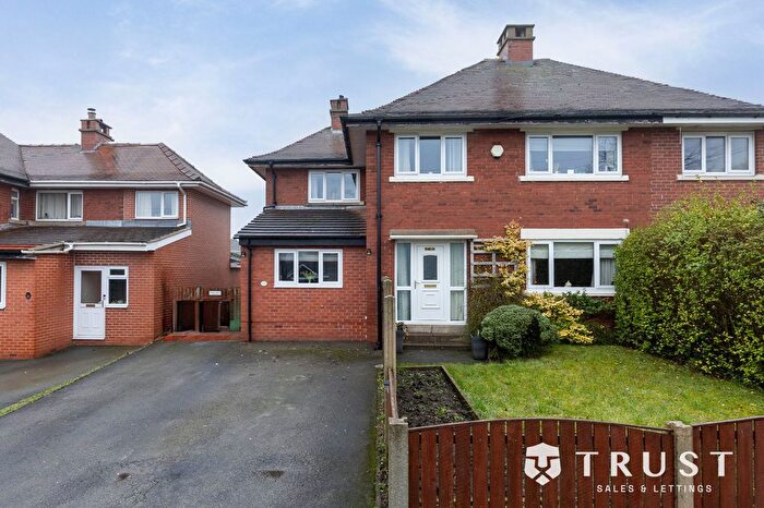 3 Bedroom Semi Detached House For Sale In Kingsway, Ossett, WF5